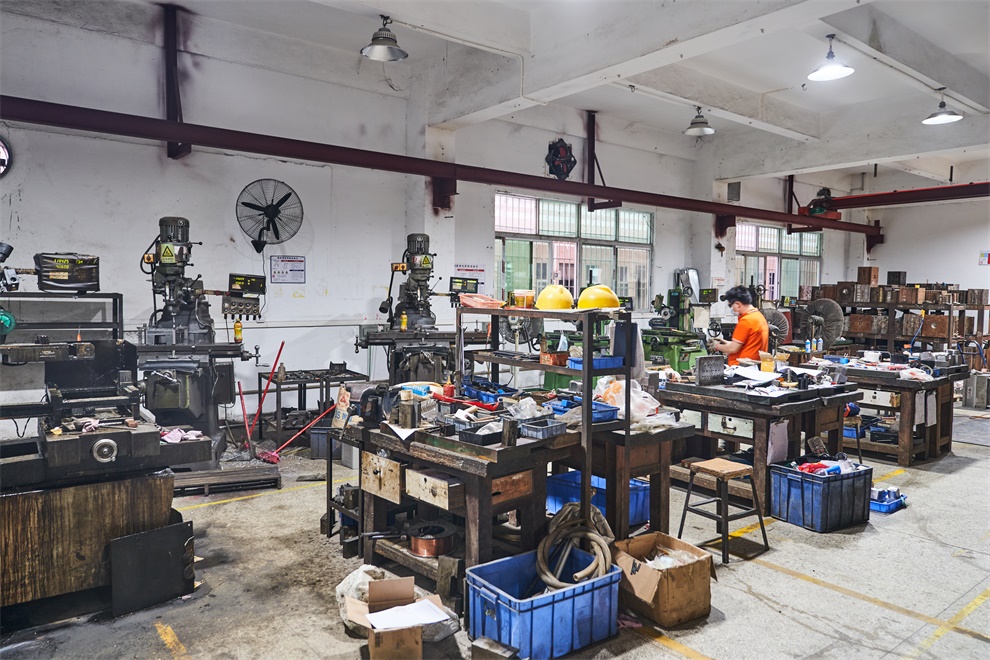 Bluetooth speaker mold room